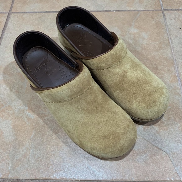 Dansko Shoes - Dansko suede tan beige clogs